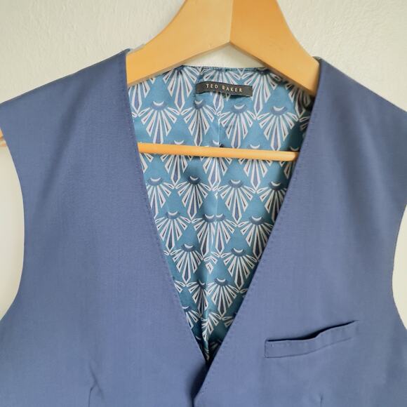 Ted Baker Men’s Wool Vest Navy Waistcoat with Patterned Lining V‑Neck Button 44R - Picture 3 of 9